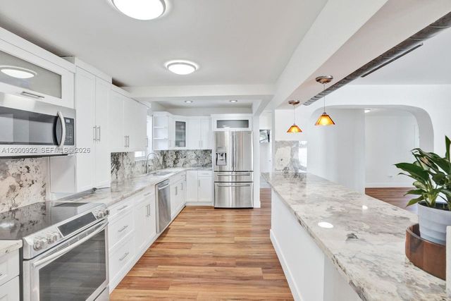 17501 NW 85th Ave, Hialeah, FL 33015