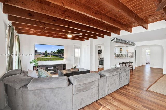 17501 NW 85th Ave, Hialeah, FL 33015