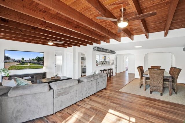 17501 NW 85th Ave, Hialeah, FL 33015