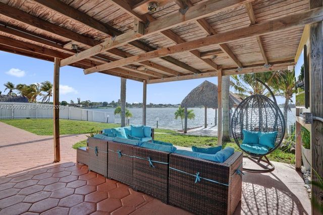 17501 NW 85th Ave, Hialeah, FL 33015