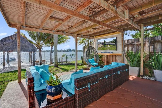 17501 NW 85th Ave, Hialeah, FL 33015