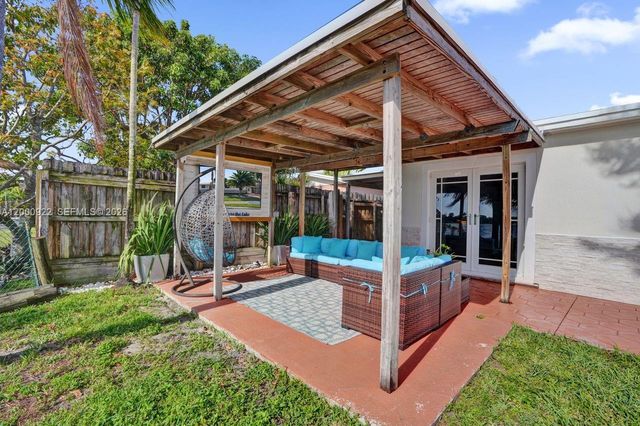 17501 NW 85th Ave, Hialeah, FL 33015