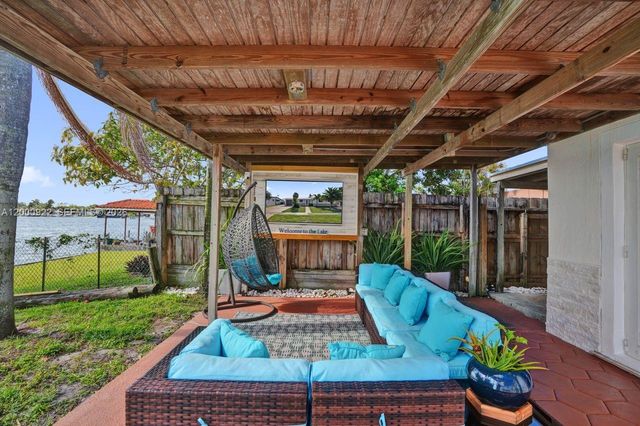 17501 NW 85th Ave, Hialeah, FL 33015