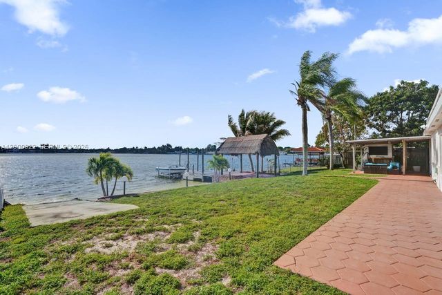 17501 NW 85th Ave, Hialeah, FL 33015