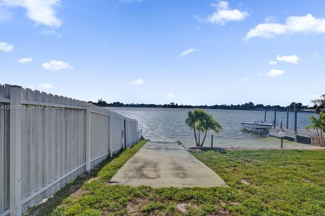 17501 NW 85th Ave, Hialeah, FL 33015