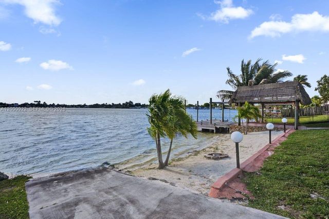 17501 NW 85th Ave, Hialeah, FL 33015