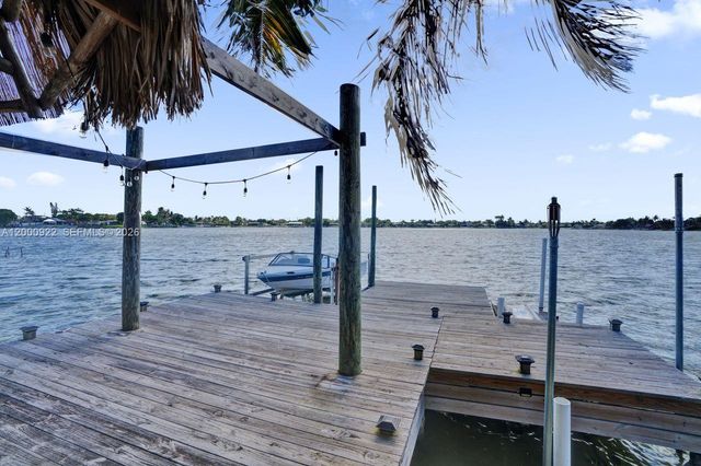 17501 NW 85th Ave, Hialeah, FL 33015