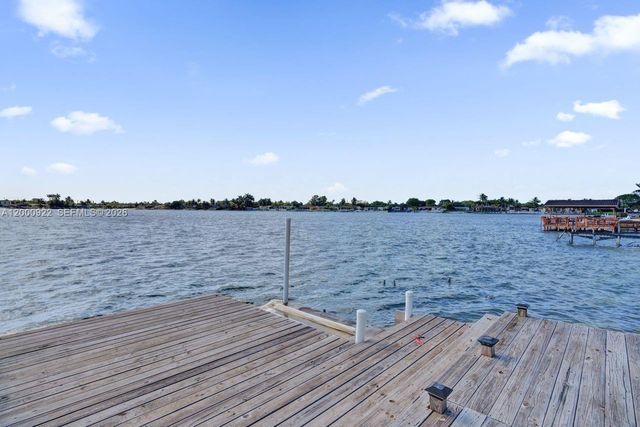 17501 NW 85th Ave, Hialeah, FL 33015