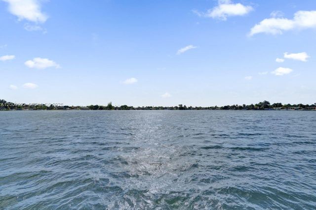 17501 NW 85th Ave, Hialeah, FL 33015