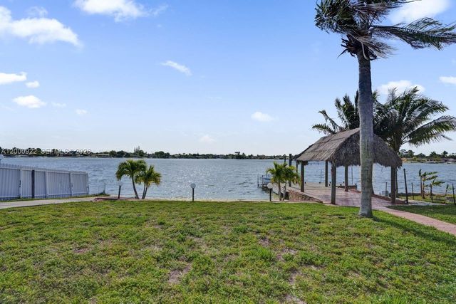 17501 NW 85th Ave, Hialeah, FL 33015