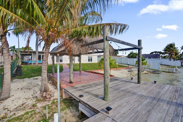 17501 NW 85th Ave, Hialeah, FL 33015