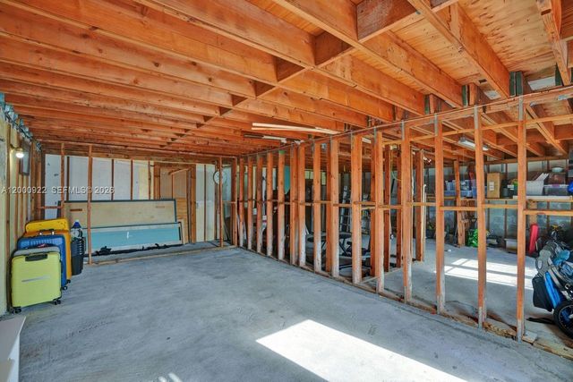 17501 NW 85th Ave, Hialeah, FL 33015