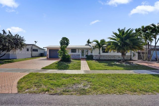 17501 NW 85th Ave, Hialeah, FL 33015