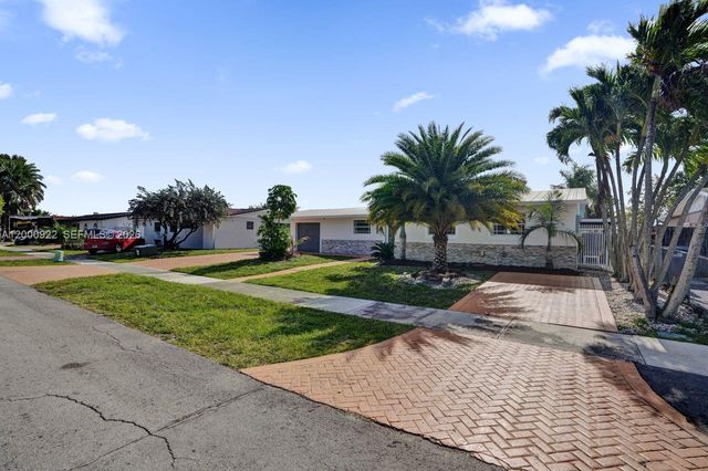 17501 NW 85th Ave, Hialeah, FL 33015