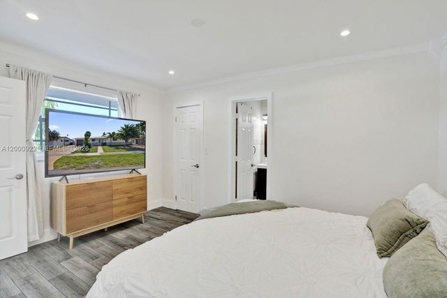 17501 NW 85th Ave, Hialeah, FL 33015