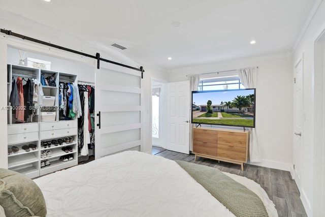 17501 NW 85th Ave, Hialeah, FL 33015