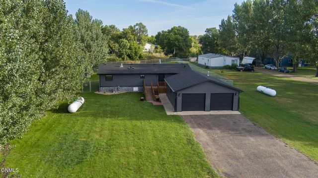620 Rosie Lane N, Mandan, ND 58554 property photo
