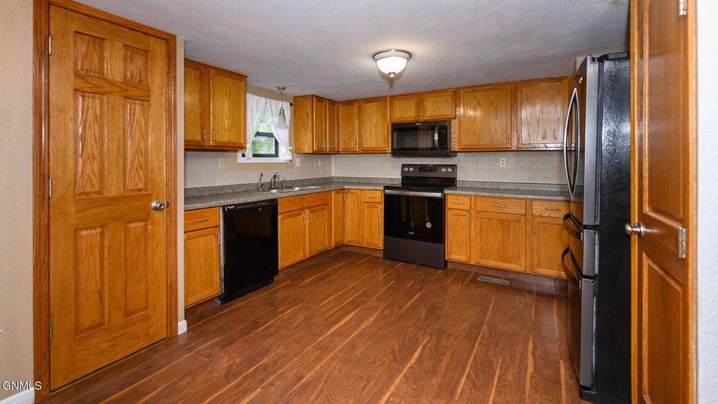 620 Rosie Lane N, Mandan, ND 58554 photo 4