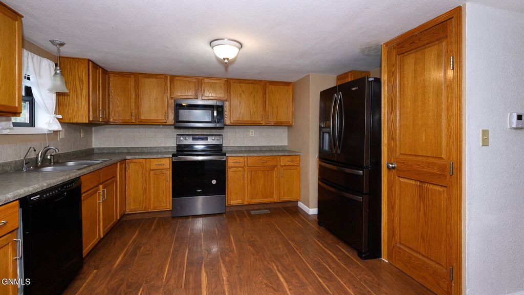 620 Rosie Lane N, Mandan, ND 58554 photo 5