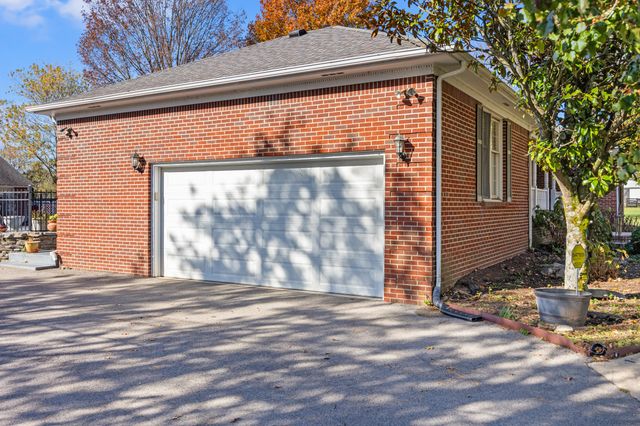 1360 Hoover Pike, Nicholasville, KY 40356