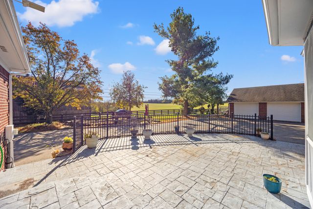 1360 Hoover Pike, Nicholasville, KY 40356