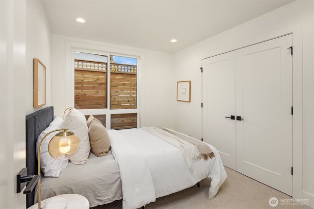 4421 2nd Avenue NE, Seattle, WA 98105