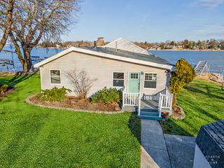 31 Lakeside Lane, Fox Lake, IL 60020