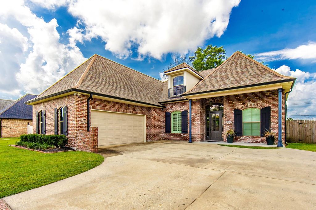 2884 Quiet Oak Place, Houma, LA 70360