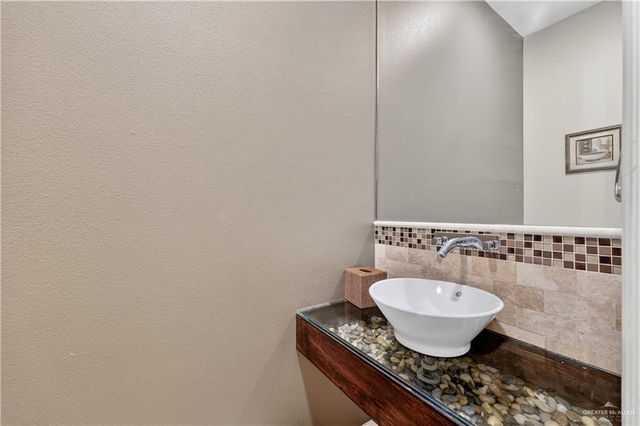 3305 Crystal Falls Avenue, Edinburg, TX 78539
