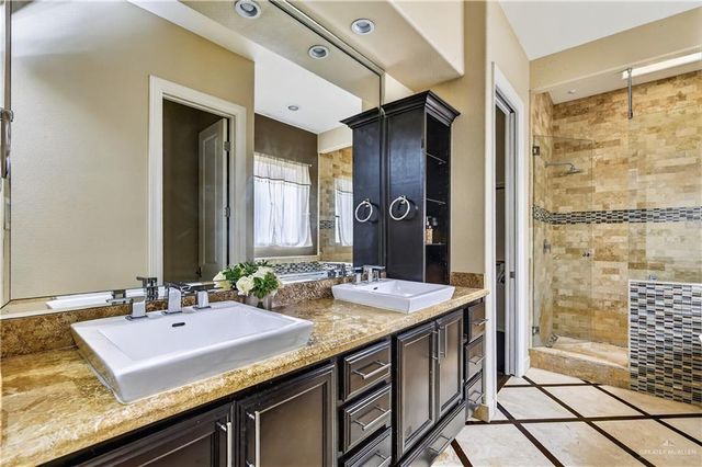 3305 Crystal Falls Avenue, Edinburg, TX 78539