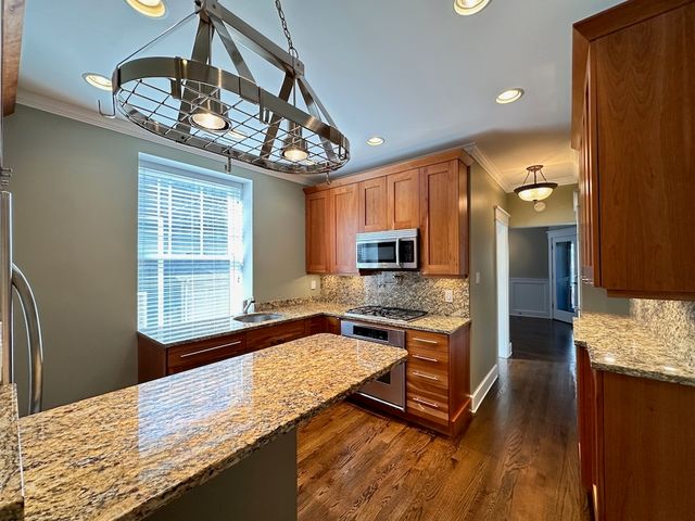 3614 N Bosworth Avenue 1R, Chicago, IL 60613