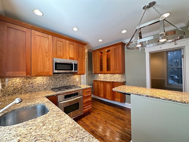 3614 N Bosworth Avenue 1R, Chicago, IL 60613