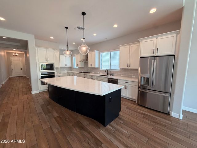 1926 W HOLDEN Drive, Phoenix, AZ 85085