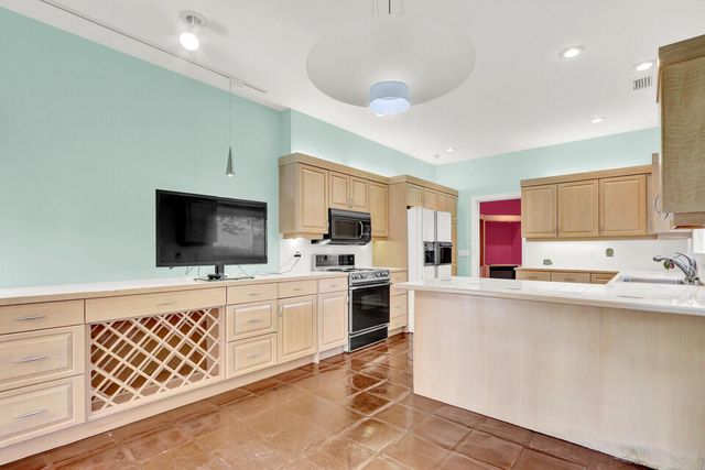 2571 Marseille Drive, Palm Beach Gardens, FL 33410