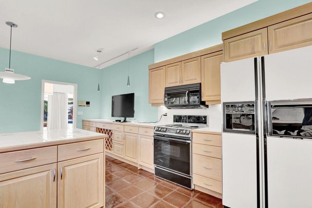 2571 Marseille Drive, Palm Beach Gardens, FL 33410