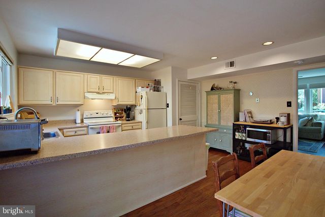 1450 GREENMONT CT, Reston, VA 20190
