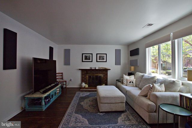 1450 GREENMONT CT, Reston, VA 20190