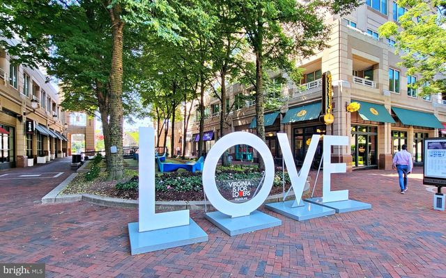 1450 GREENMONT CT, Reston, VA 20190