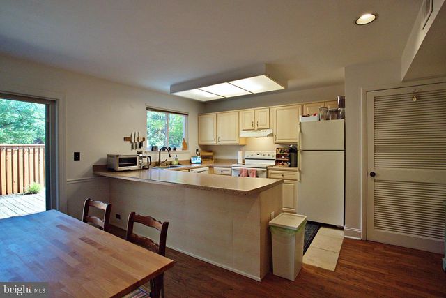 1450 GREENMONT CT, Reston, VA 20190