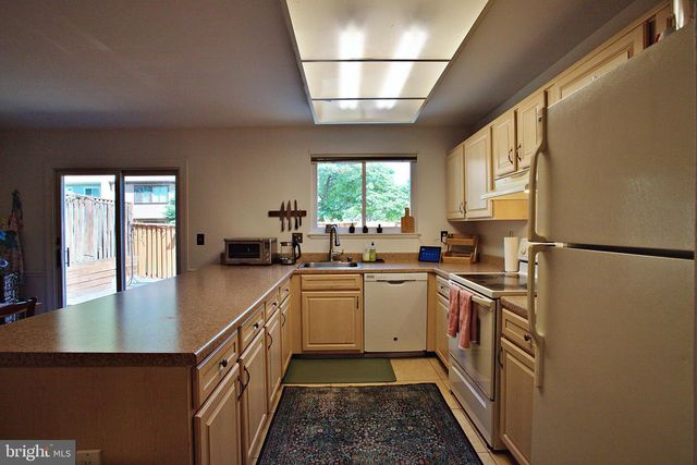 1450 GREENMONT CT, Reston, VA 20190