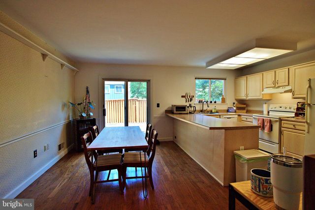 1450 GREENMONT CT, Reston, VA 20190
