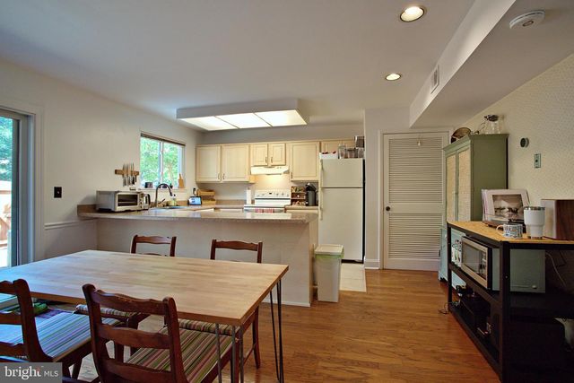 1450 GREENMONT CT, Reston, VA 20190
