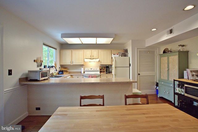 1450 GREENMONT CT, Reston, VA 20190