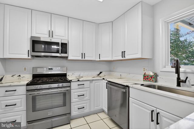 3202 RIVERVIEW DR, Triangle, VA 22172