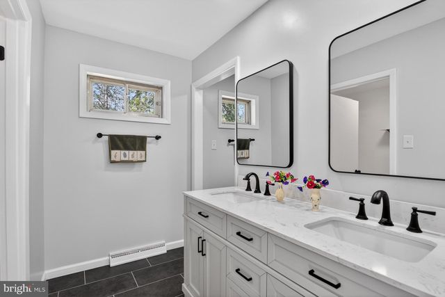 3202 RIVERVIEW DR, Triangle, VA 22172