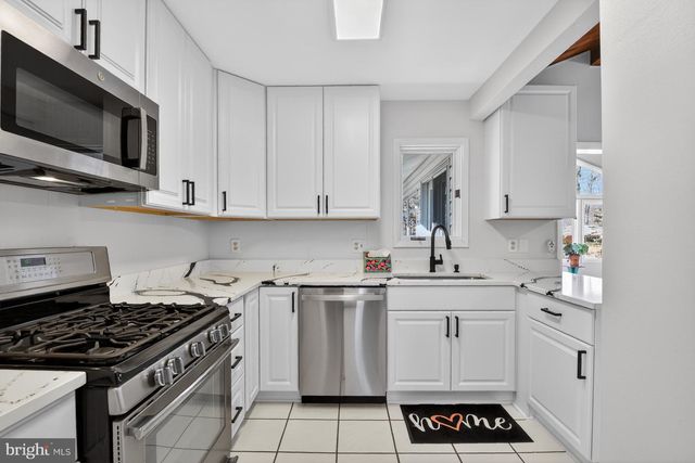 3202 RIVERVIEW DR, Triangle, VA 22172