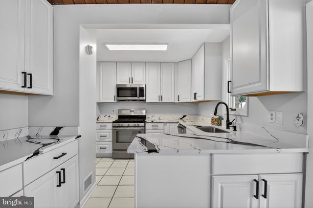 3202 RIVERVIEW DR, Triangle, VA 22172