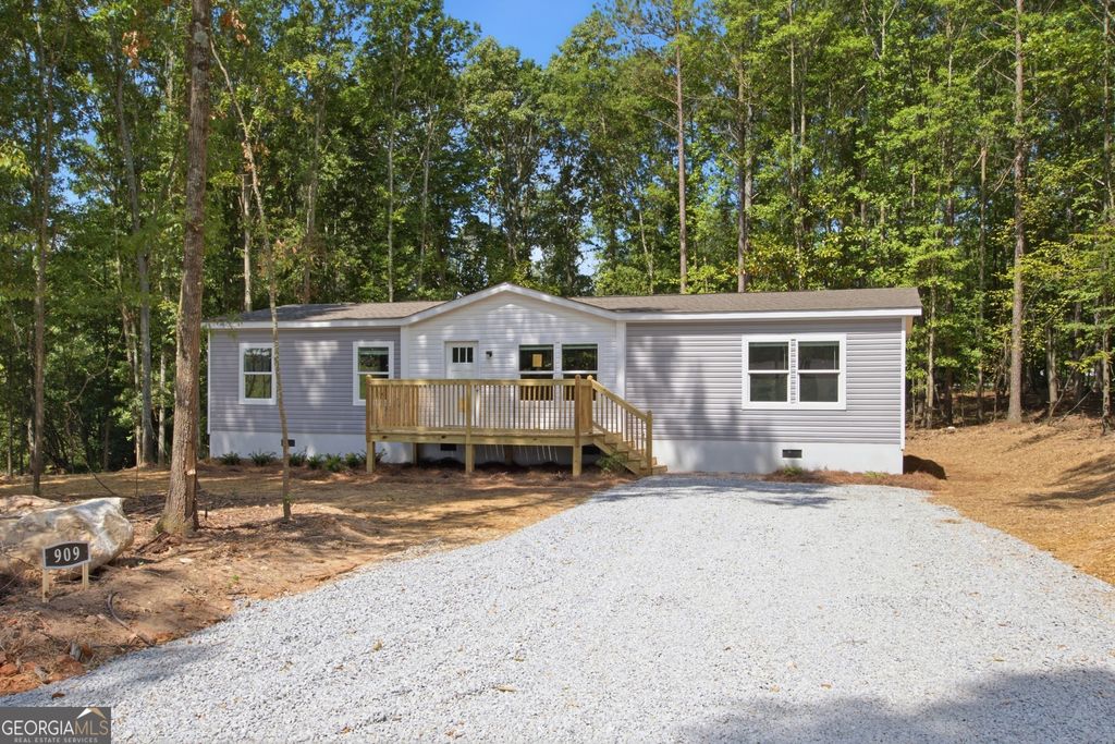 909 Smith Loop Road, Demorest, GA 30535