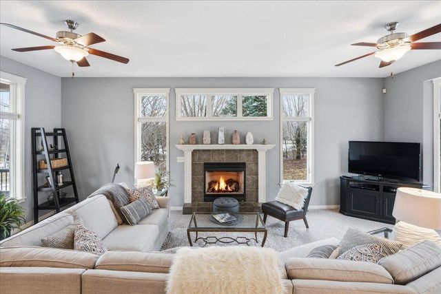 925 Sadie's Lane, Hudson, WI 54016