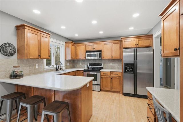 925 Sadie's Lane, Hudson, WI 54016